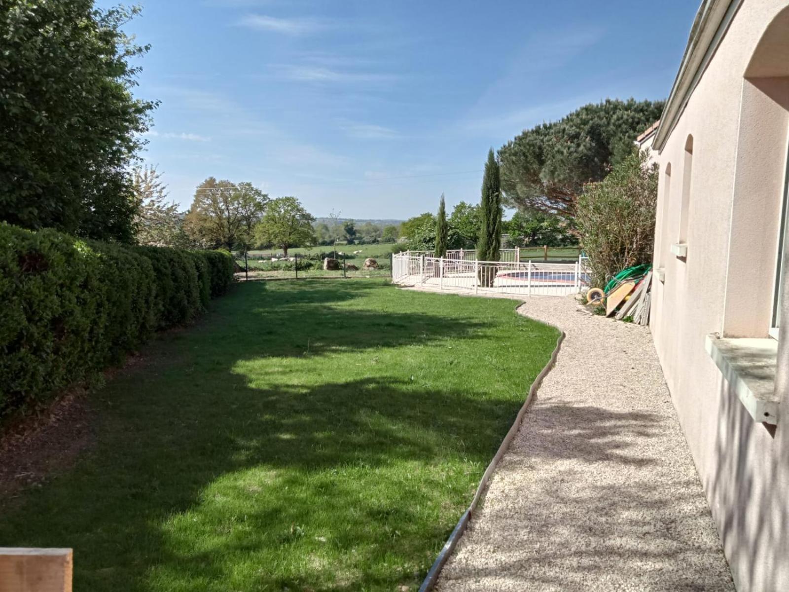 Les Gites De Bellevue Nueil-sous-les-Aubiers Exterior photo